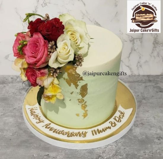 Picture of Natural multi color roses cake