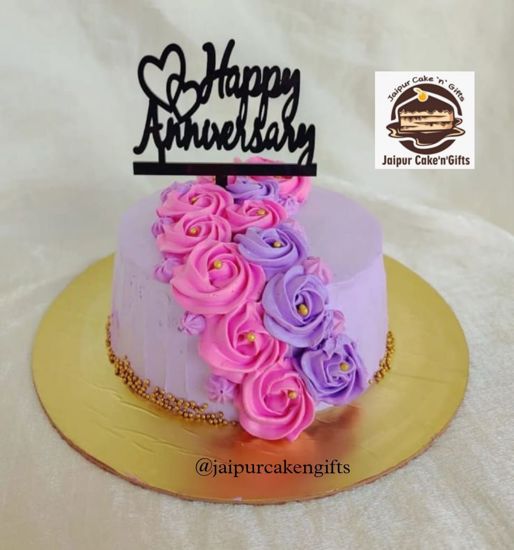 Picture of Double floral cake design