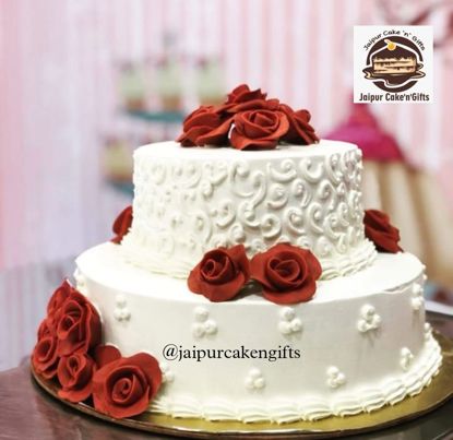 Picture of Artificial Red Roses Cake