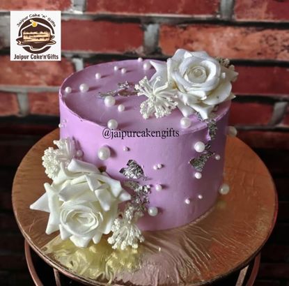 Picture of White Roses Cake Design